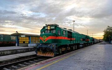 توقف قطار تهران به شیراز در آباده