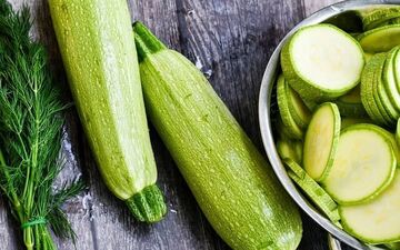نفخ و یبوست را با این سبزی کم‌کالری درمان کنید