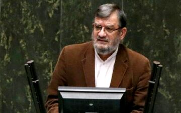 وزرا خودشان در استعفا پیش‌قدم شوند و زحمت مجلس را کم کنند/ دولت باید در جهت واقعی کردن قیمت‌ها قدم بردارد