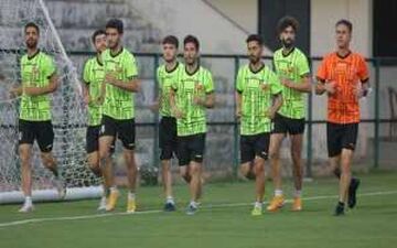 شاگردان گل محمدی آماده دیدار با الوحده شدند/اولین تمرین فرجی با پرسپولیسی‌ها در هند
