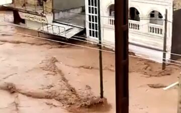 جدیدترین تصاویر از لحظه هجوم سیلاب به پلدختر 