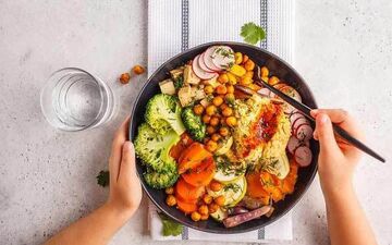 حذف وعده غذایی چه بلایی سرتان میاورد!