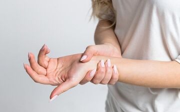 بی‌حسی دست‌ها پس از بیدار شدن از خواب
