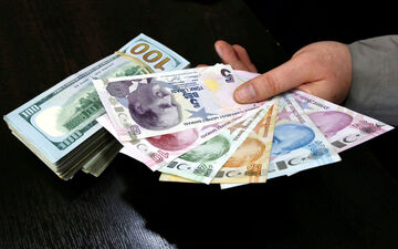  سقوط ارزش دلار و یورو در بازار ترکیه همچنان ادامه دارد