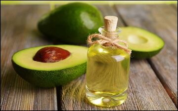 ۹ روغن معجزه‌گر برای زیبایی سریع؛ از آووکادو تا روغن درخت چای
