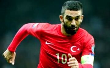 خداحافظی و اخراج آردا توران به علت درگیری با خبرنگاران 