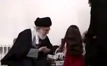 تصویری که آرمیتا برای رهبر انقلاب از روز حادثه ترور پدرش نقاشی کرد +فیلم 