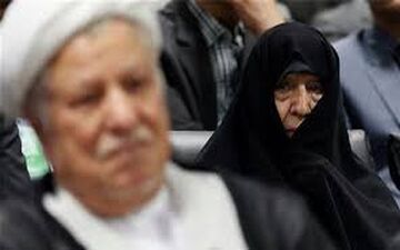 حضور عفت مرعشی، همسر مرحوم آیت الله هاشمی رفسنجانی در راهپیمایی ۲۲ بهمن