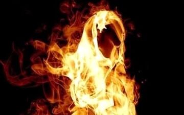 عشق مرگبار زن مطلقه به پسر جوان/ او خودش را به آتش کشید!+جزئیات
