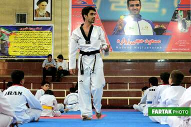 تمرینات تکواندوکاران نونهال و نوجوان دسته استاد پژمان ناصری  در  خانه تکواندو کرمانشاه