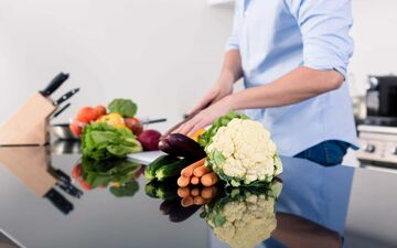 چطور فساد مواد غذایی را تشخیص دهیم؟