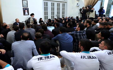 رهبر انقلاب: مطمئناً گوشمالی سختی به عوامل تروریست خواهیم داد