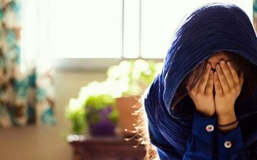شوهرم مجبورم کرد نیمه برهنه بگردم ! / الان در باتلاقم چه کنم؟!+ نظرکارشناس