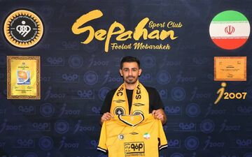 هافبک سابق پرسپولیسی رسماً به سپاهان پیوست
