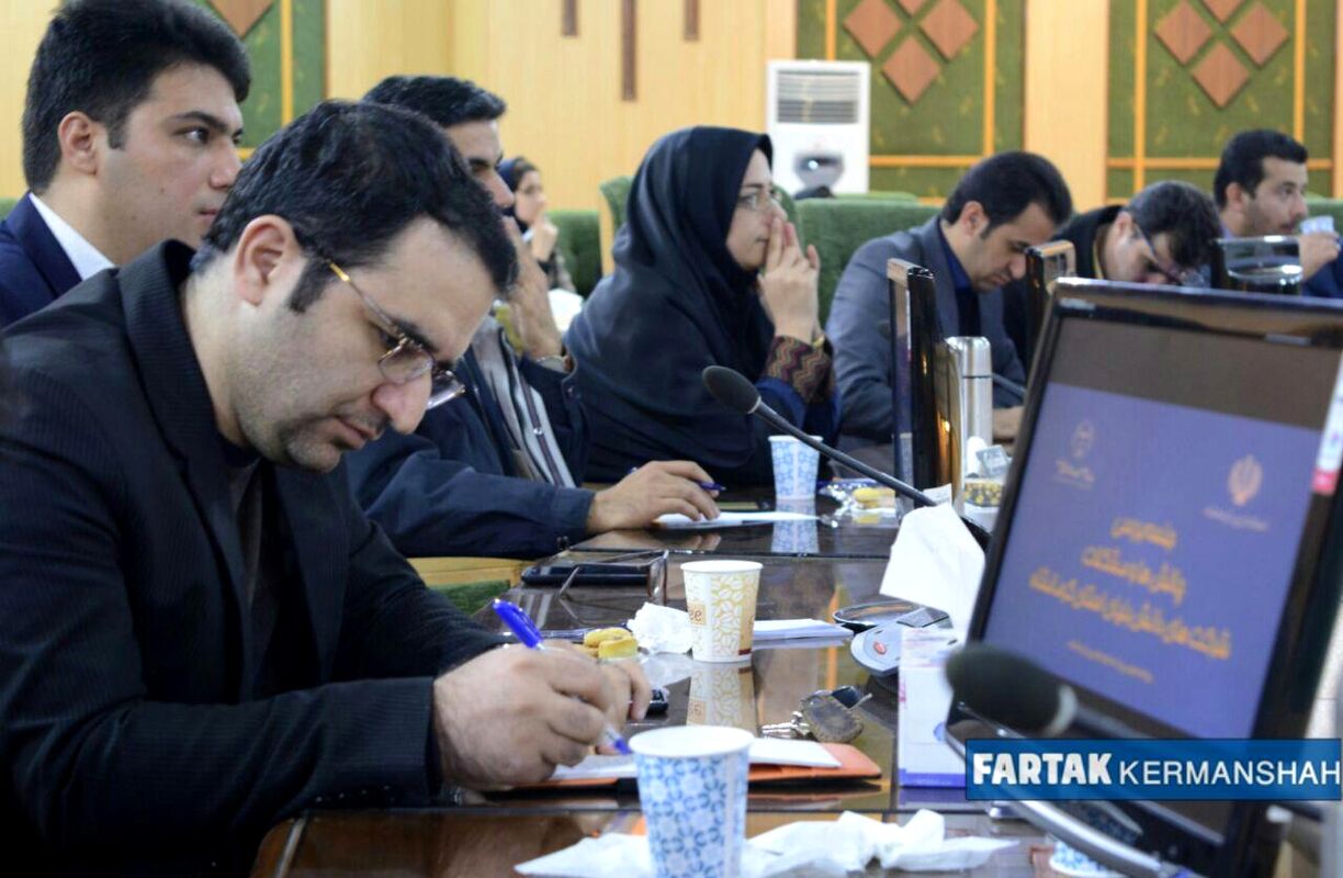 جلسه بررسی چالش ها و مشکلات شرکت های دانش بنیان استان کرمانشاه به روایت تصویر
