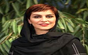 پوشش و حجاب متفاوت ماهچهره خلیلی و دوستش در لندن