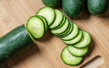 خیار سبز در چه زمانی برای لاغری، آبرسانی و خواب بهتر است؟
