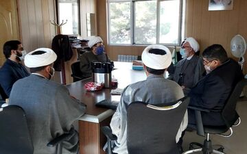 حضور حضرت آیت الله محمّدی عراقی در اداره کل اوقاف و امورخیریه استان کرمانشاه/خدمات اوقاف در راستای مقابله با کرونا ستودنی است