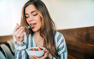 بهترین زمان برای نوشیدن آب قبل از غذا