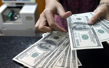 قیمت خرید دلار در بانک‌ها امروز ۹۷/۱۰/۰۸