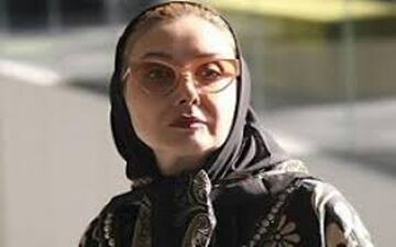 عکس یادگاری کتایون ریاحی در اکران فیلم دژاوو