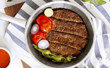 کباب تابه‌ ای عربی؛ دستور رستورانی با طعمی تند و شرقی