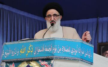 امام جمعه کرج: دشمن نسل آینده ساز کشور را نشانه رفته است