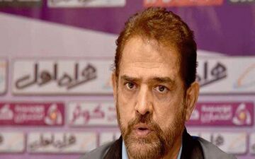 فیروز کریمی از تراکتور جدا شد
