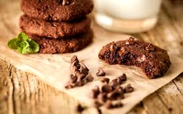 طرز تهیه کلوچه شکلاتی تابه ای!