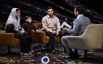 چهارمین قسمت از برنامه «ماه عسل ۹۶» چه گذشت؟وقتی احسان علیخانی جلوی صحنه منشوری را در «ماه عسل» گرفت!