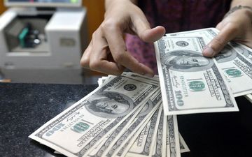  قیمت خرید دلار در بانک‌ها امروز ۹۸/۰۴/۱۱