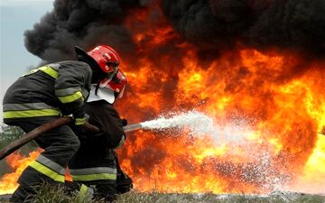 آتش‌سوزی مینی‌بوس در اهواز