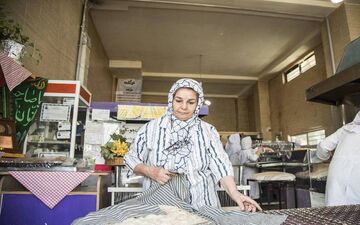عکس/ نانوایی زنانه در کرج