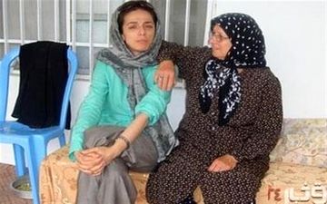 حضور مادر مسیح علی نژاد در راهپیمایی ۲۲ بهمن