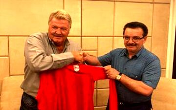 سرمربی سرخپوشان تیتر یک رسانه‌های ولز