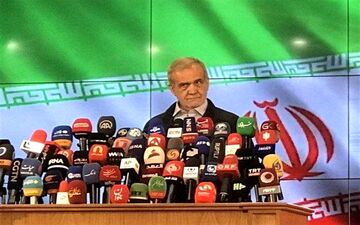  پزشکیان: باید سیاستهای ابلاغی رهبری در کشور اجرا شود 
