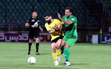 سپاهان 2 ذوب‌آهن 1، قرق صدر با دو پرسپولیسی