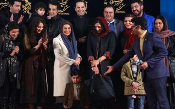 فاطمه معتمدآریا و دیگر بازیگران «آباجان» روی فرش قرمز 
