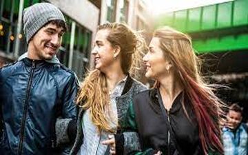 رابطه مثلثی چیست؟ دلایل شکل‌گیری رابطه مثلثی یا رابطه سه نفره| آسیب‌های رابطه سه نفره چیست؟ 
