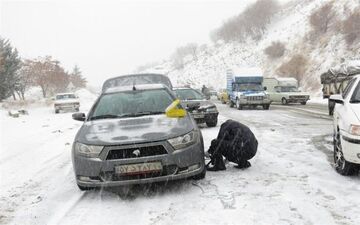 ‌تردد در محور های کوهستانی زنجان با زنجیر چرخ امکان پذیر است