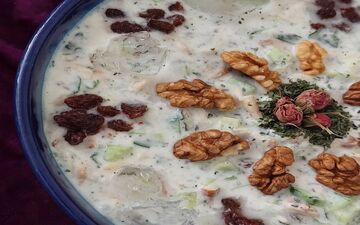 طرز تهیه آب دوغ خیار | تو تابستان این غذای ساده رو حتما درست کن!