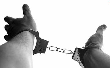 
عامل تخریب و توهین مسجد جامع قلعه تهران نقره داغ شد
