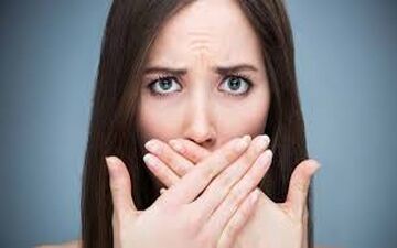 علت بوی بد دهان چیست؟| آیا فقط مسواک کافی است؟