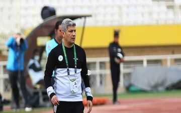  مربی ذوب‌آهن: بازیکنان پرسپولیس شلوغ کردند تا داور را تحت تاثیر قرار دهند