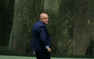 زنگنه: با استخدام نمایندگان ادوار در وزارت نفت مخالف هستم

