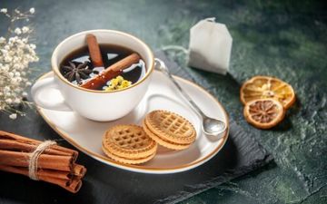 مضرات خوردن چای و بیسکوئیت

