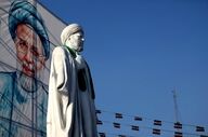 حادثه در اردبیل؛ سقوط مجسمه شهید رئیسی خبرساز شد + عکس