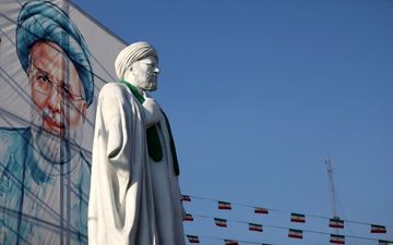 حادثه در اردبیل؛ سقوط مجسمه شهید رئیسی خبرساز شد + عکس