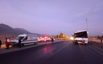 رضازاده: تصادف و آتش‌سوزی دو خودرو در میاندوآب ۵ فوتی برجای گذاشت