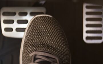 علت خفگی و گاز نخوردن ماشین چیست؟

